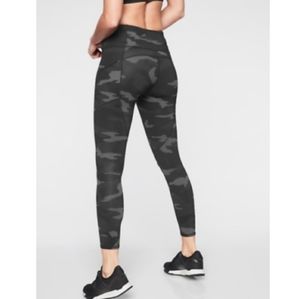 Athleta Camo Contender 7/8 Tight XXS